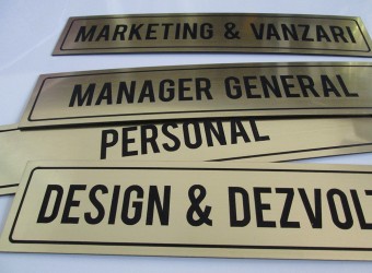 Plachete Birouri Personalizate prin Gravura